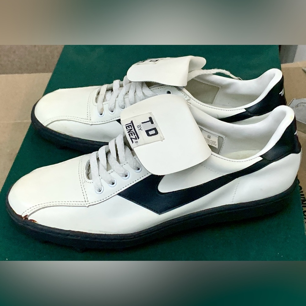 Men’s 10.5 T D by Tenez Rubber Grass Cleat Football Turf Shoes
